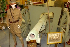 One of 4 75 mm canons donated to American troops from France